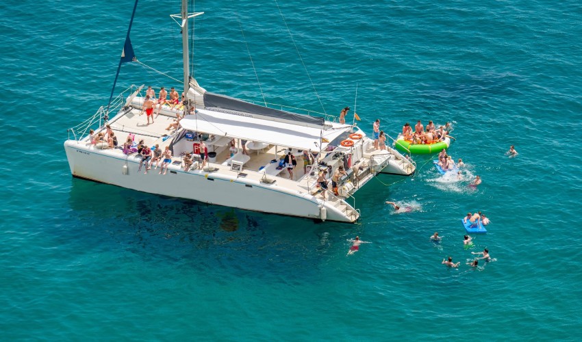 Fiesta catamaran activité ideal pour un EVG à Barcelone