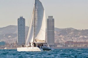 Balade en catamaran en EVG à Barcelone