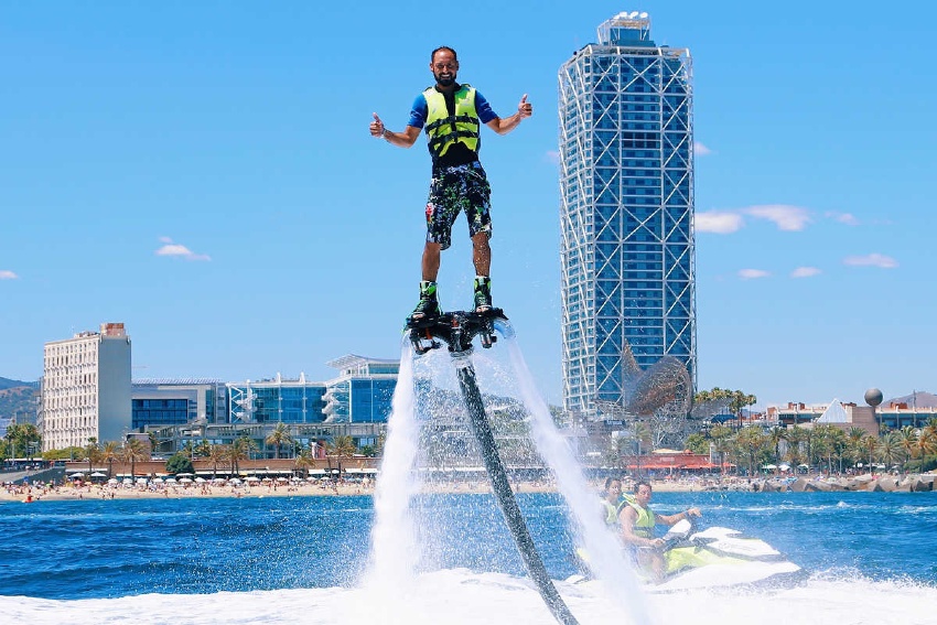 Flyboard une activité 100% adrénaline à Barcelone